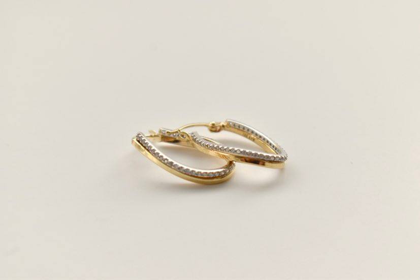 Boucle d'oreille en or